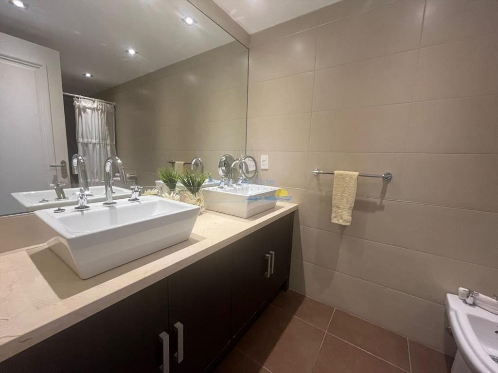 Apartamento en Venta de 3 dormitorios en Punta ,