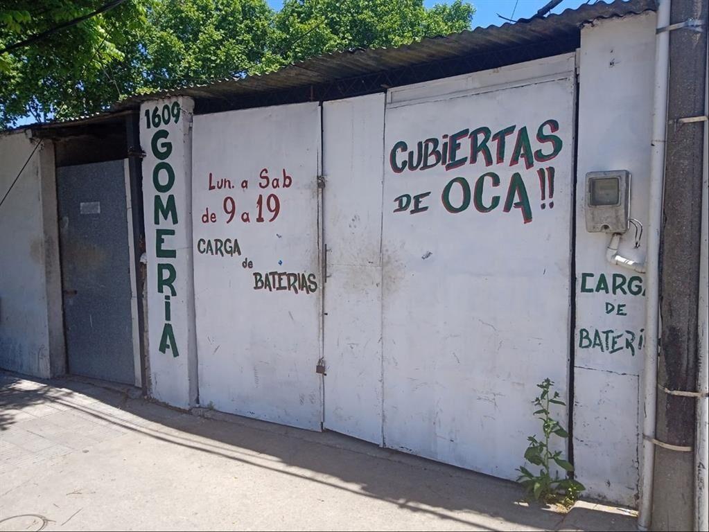 Dos locales comerciales y casa sobre Avda. Garzón