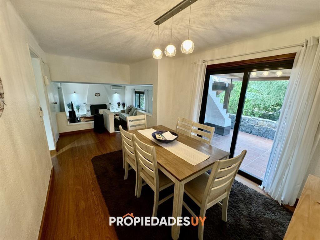 Excelente casa de 4 dormitorios con piscina en