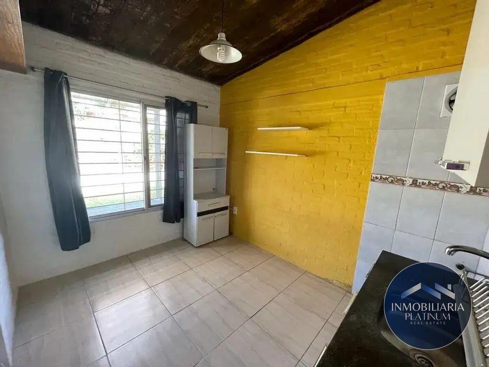 Casa en venta c/ cochera en Atlántida