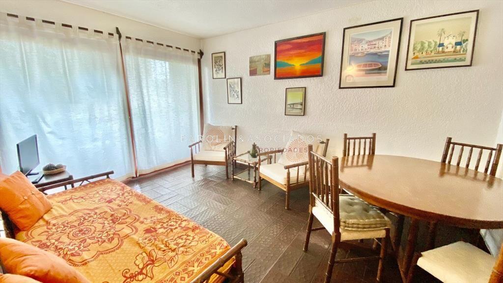 Apartamento en venta a una cuadra del Mar y con Parrillero