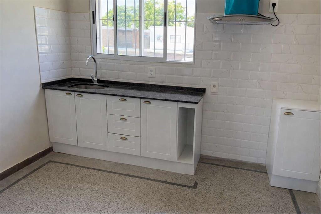 *** ALQUILADO *** CÓMODA CASA DE ALTOS EN MUY BUEN ESTADO 3