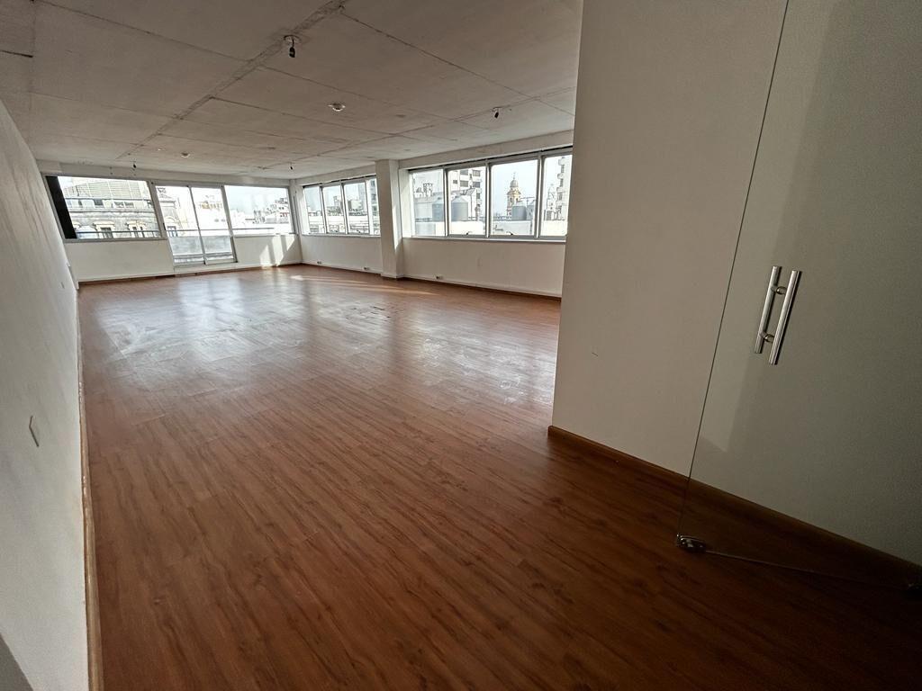 Oficina en B. Mitre y 25 de Mayo, piso alto, gge, sala de r