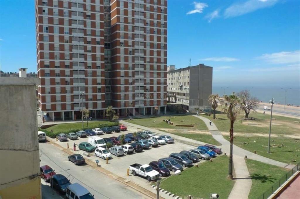 CASATROJA VENTA APTO 2 DORMITORIOS FRENTE A LA RAMBLA