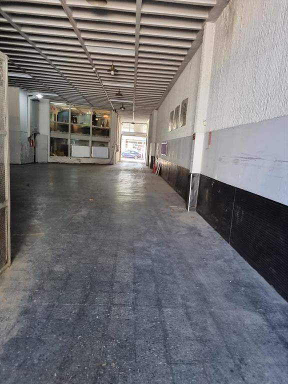 Local -Rivera prox Luis Alberto de Herrera, 668 m2 edifica