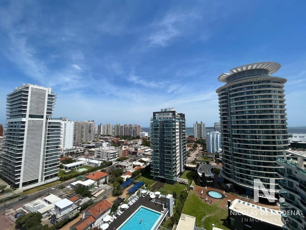 Vende Apartamento de 3 Dormitorios en Brava Punta del Este.