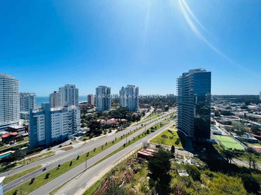 Apartamento en venta de 3 dormitorios en Casino Tower, Punt