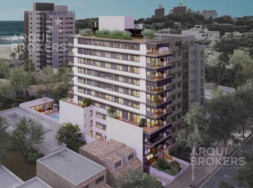 Apartamento de dos dormitorios con patio en venta en Malvín