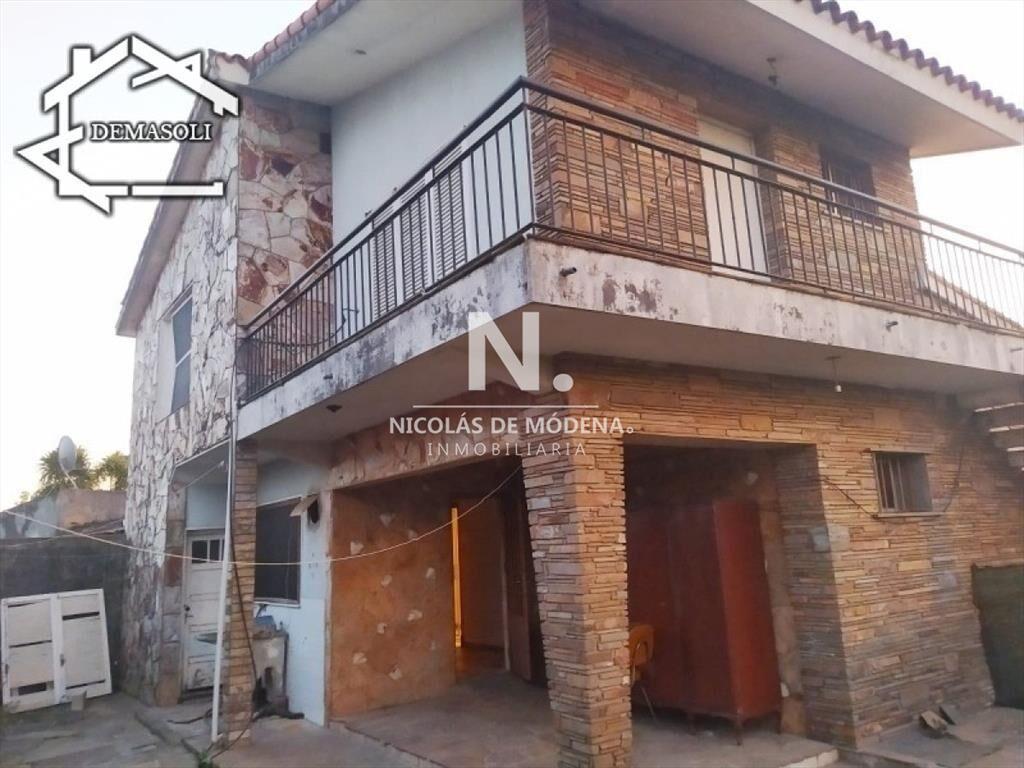 Se vende casa de gran porte, ubicada en la de la