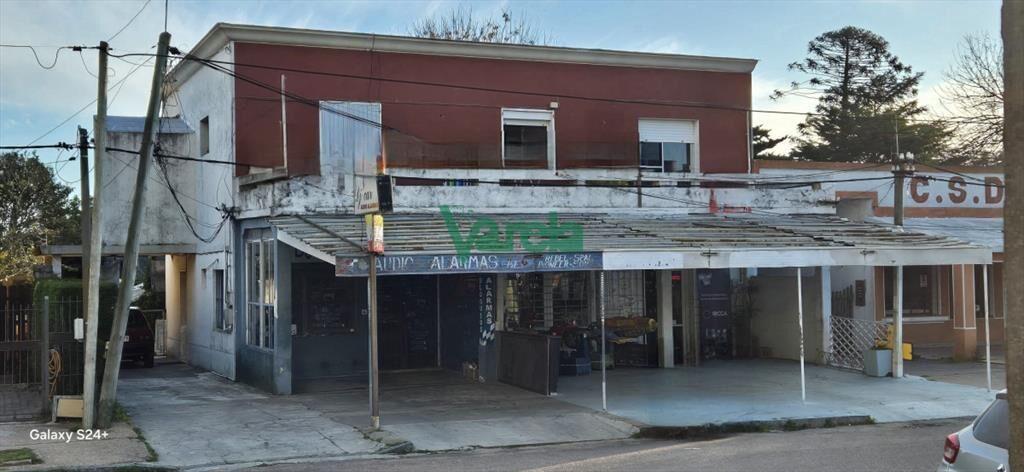 2 Apartamentos y 2 locales comerciales en