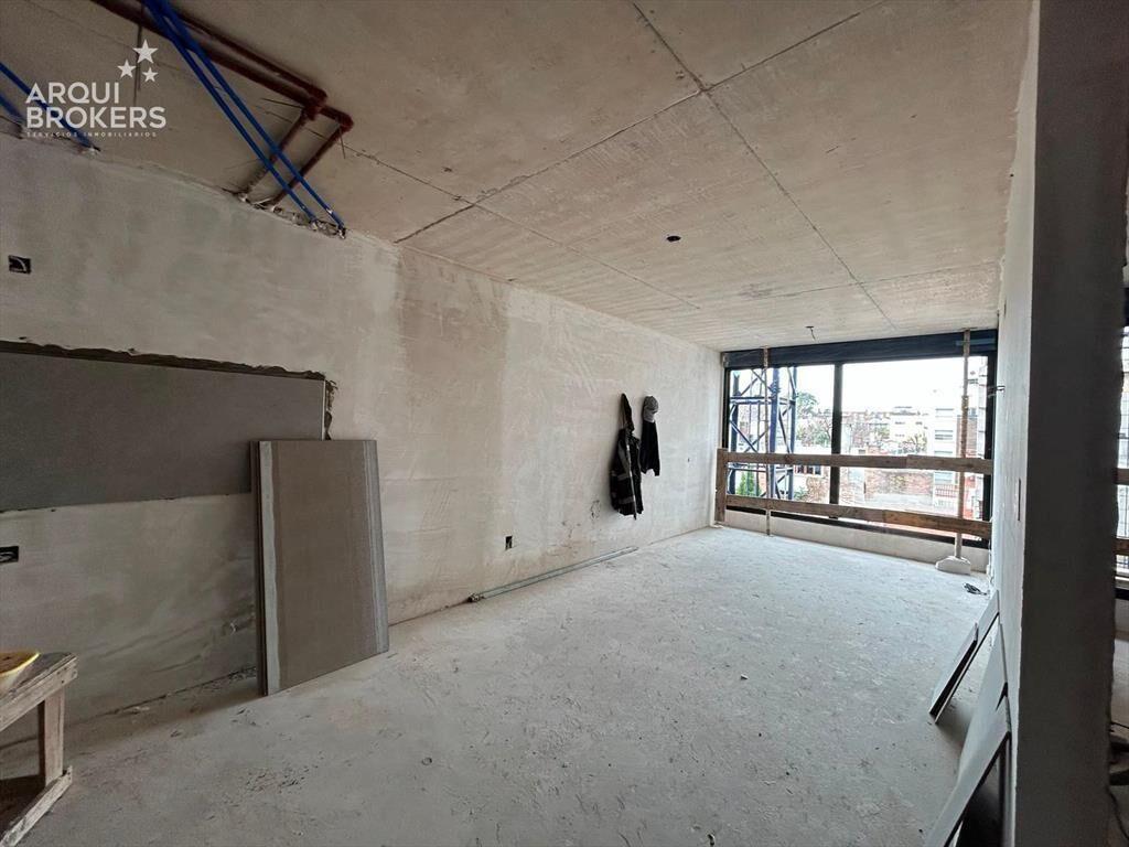 Apartamento de 2 dormitorios en venta en Puerto Buceo - 001