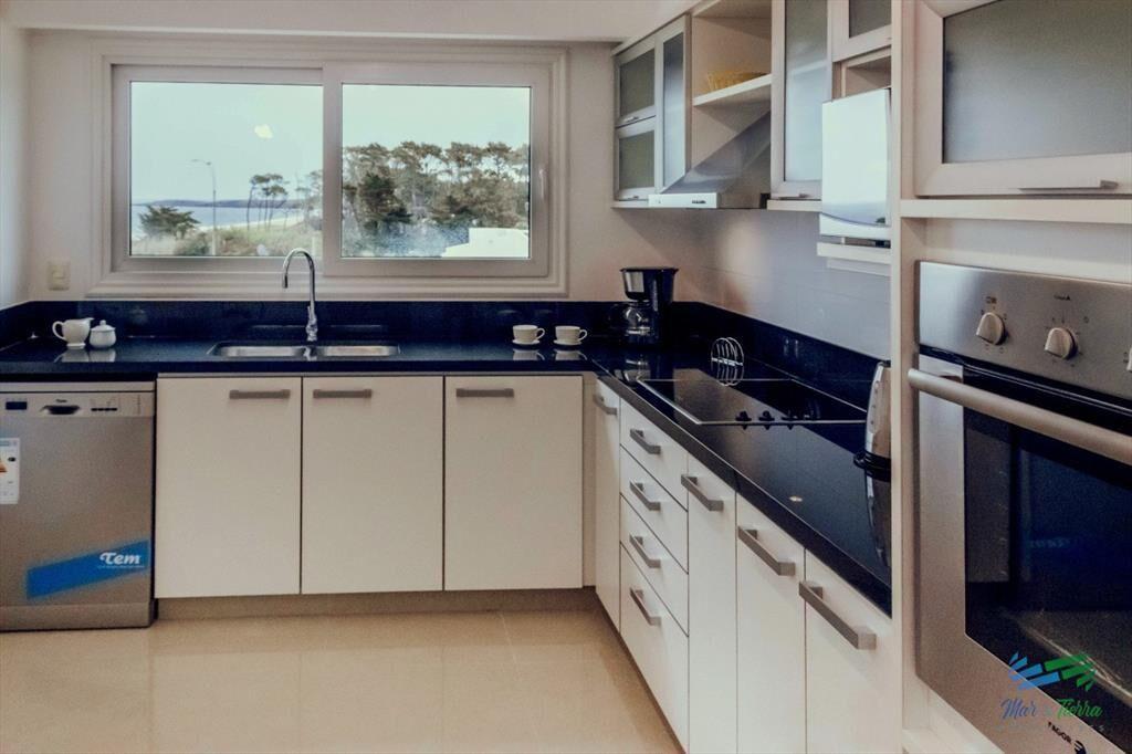 VENTA de Pent Huse sobre playa Mansa de 4 suites