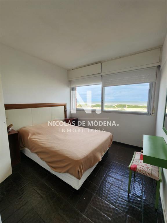 Apartamento de 3 dormitorios frente a la Brava.