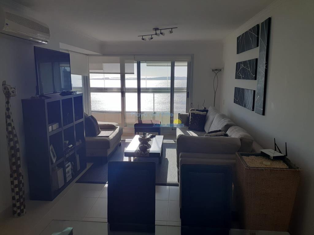 Pent house con vista directa a playa mansa