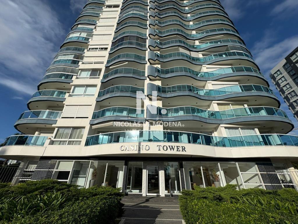 Apartamento de 3 dormitorios en Casino Tower, del