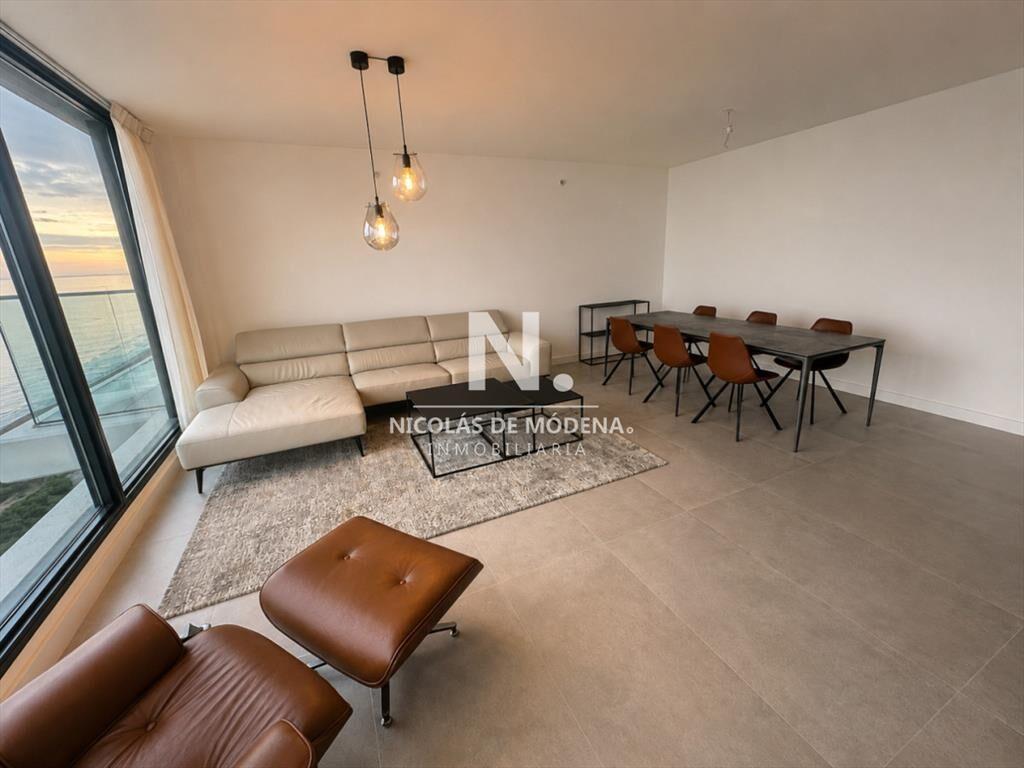 Vende apartamento de 3 dormitorios frente al mar