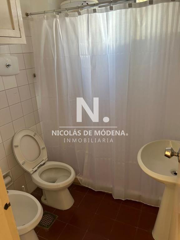 Vende impecable apartamento de 2 dormitorios, en