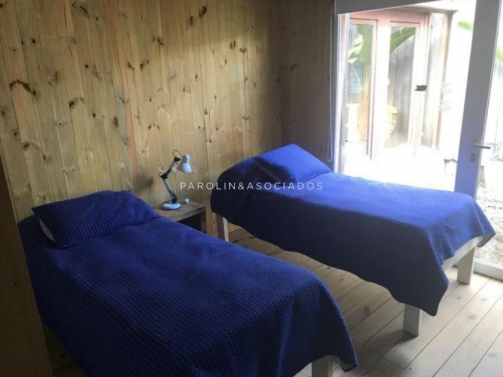 Casa en venta de 5 dormitorios en barrio privado,