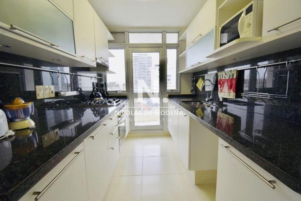 Apartamento en alquiler Playa Mansa 3 dormitorios SEASONS
