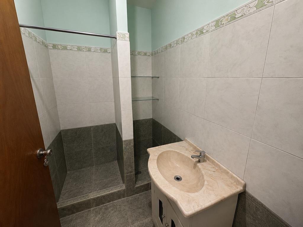Venta de Casa en PH con 3 D + 1 Apto de un 1D en Perez Caste