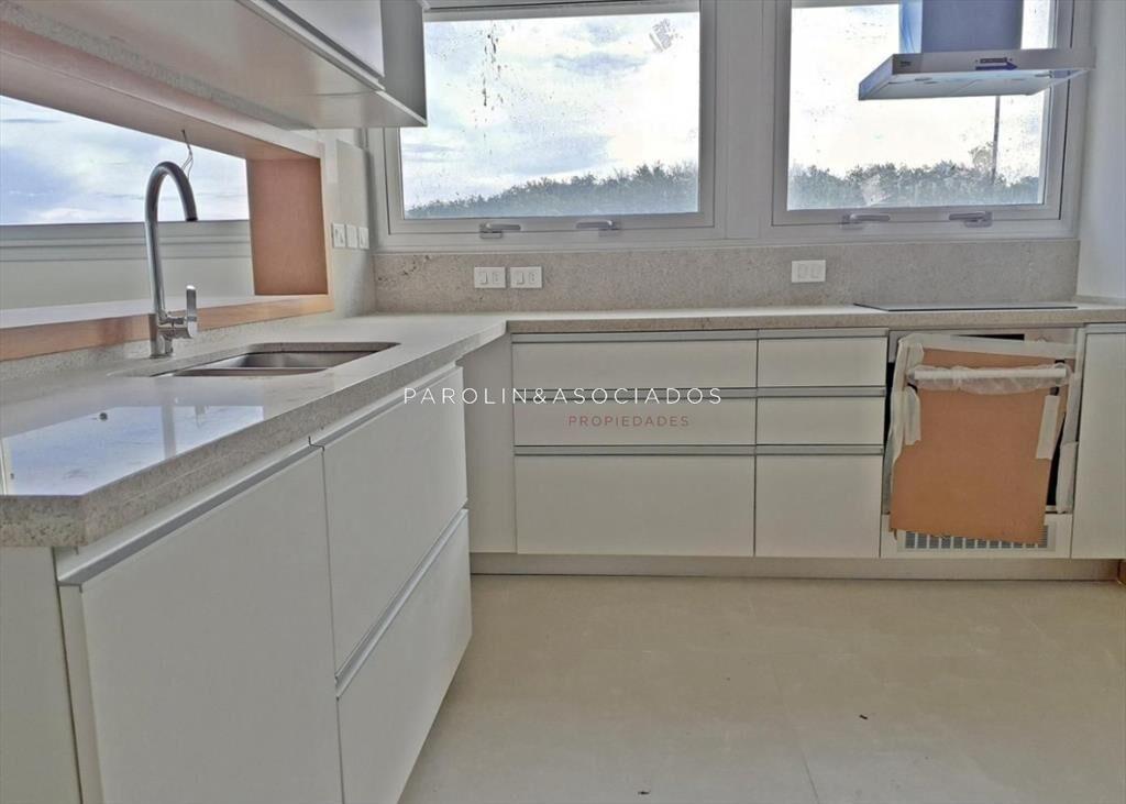 Apartamento en venta de 3 dormitorios + en Punta