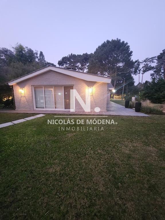 Casa en Venta de 4 dormitorios en Playa Mansa , ,