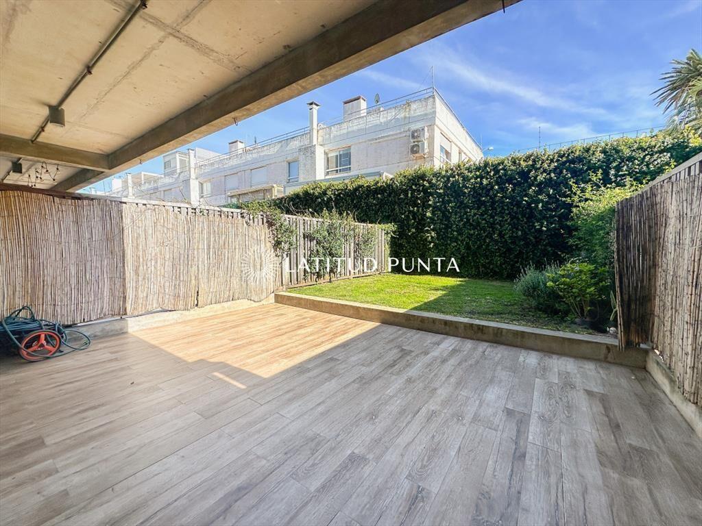 Apartamento 1 dormitorio con jardín. Puerto