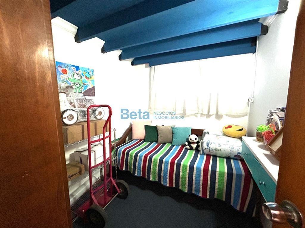 VENTA DE CASA 3 DORM, GARAJE, Y MONOAMBIENTE AL