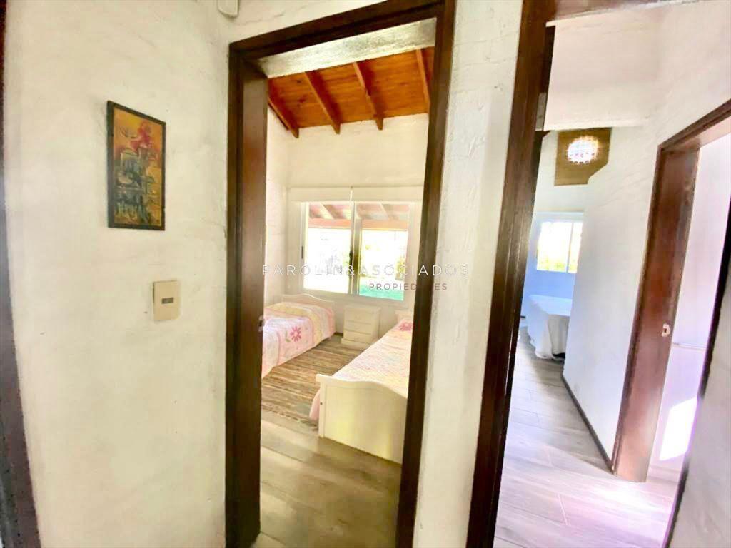 Casa en La Barra a 250 metros del puente