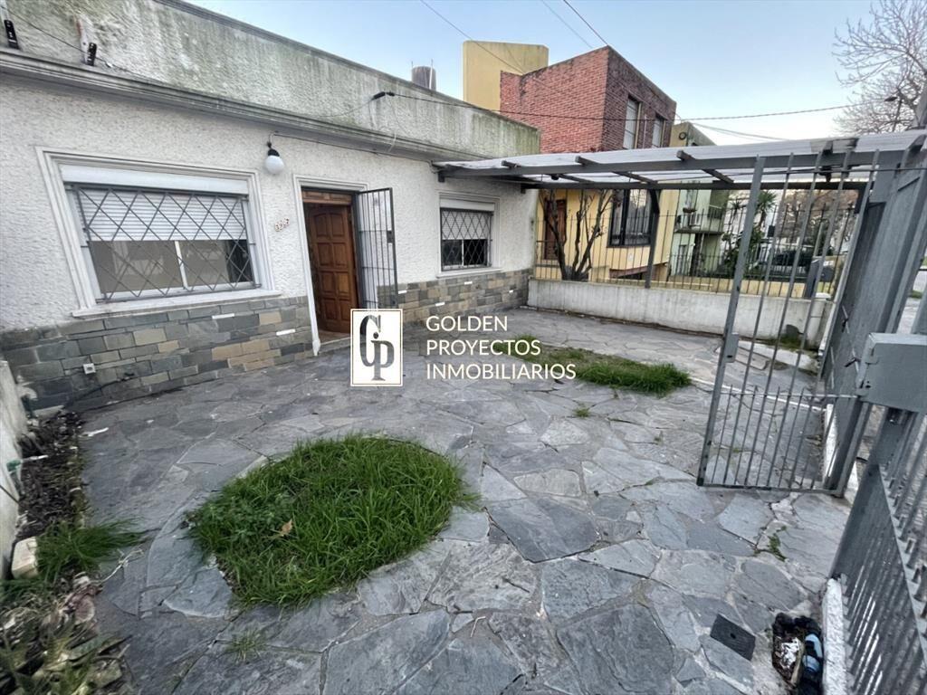 Casa en alquiler dos dormitorios y cochera en buceo
