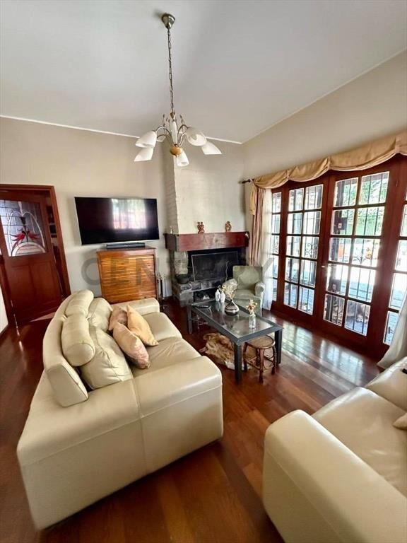 Venta casa esquina con piscina, Parque Batlle, ACEPTA BANCO