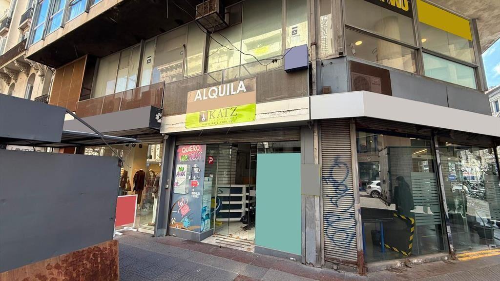 18 de julio y Rio Branco, 105 m2, 4 mts de frente, excelent