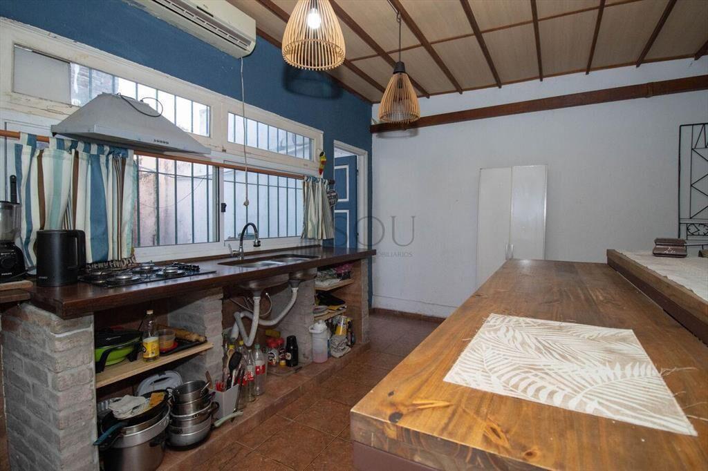 Venta Dos Galpones y dos casas en un padrón