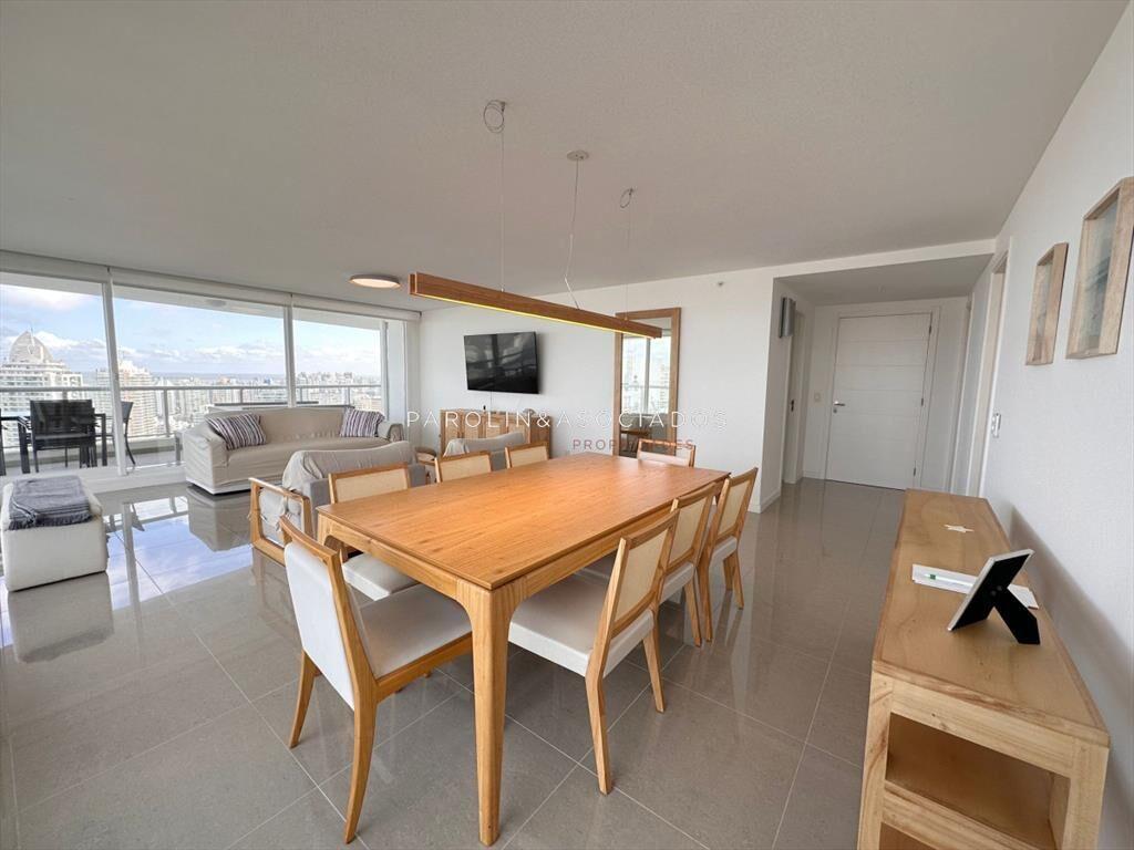 Apartamento de 3 dormitorios en suite en venta en Torre One