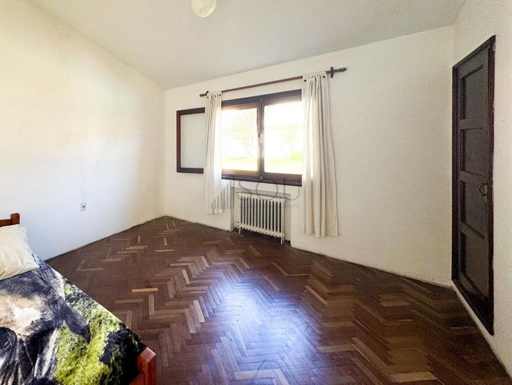 VENTA DE CASA EN CARRASCO SUR CON PISCINA Y CUATRO GARAJES