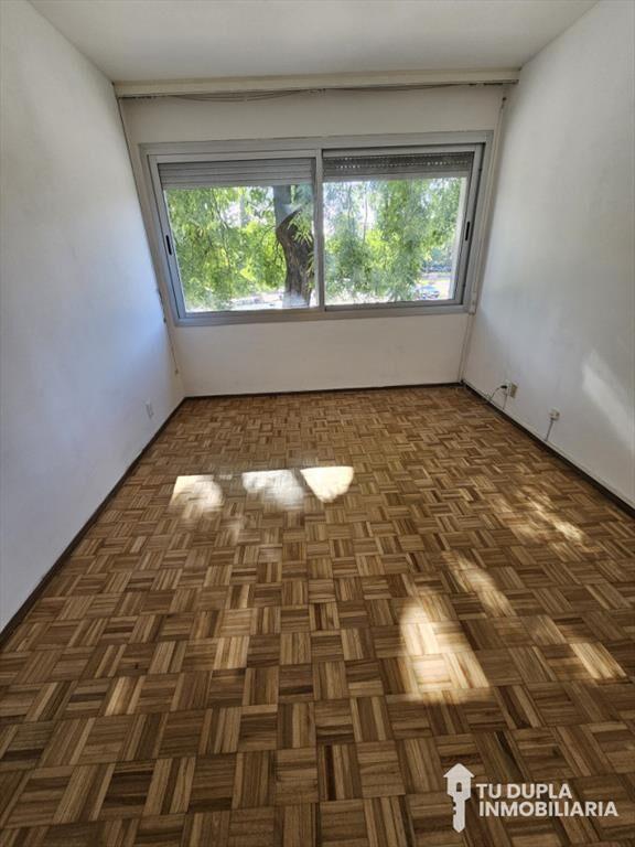 Amplio apartamento de 3 dormitorios + servicio en