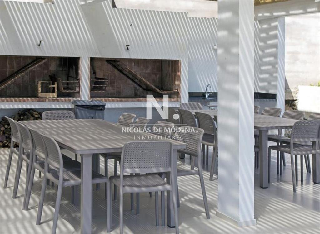 Apartamento Frente al Mar en Venta Dos y Servicio