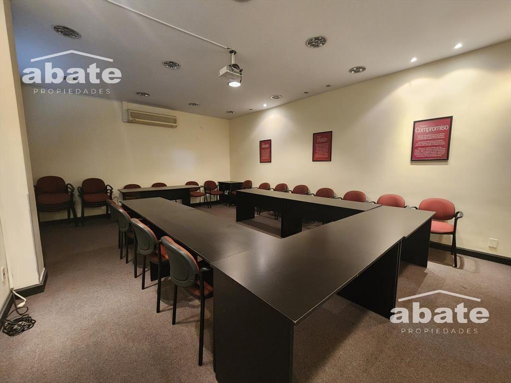 Venta propiedad corporativa - 423m2 sobre Av. Rivera próxim