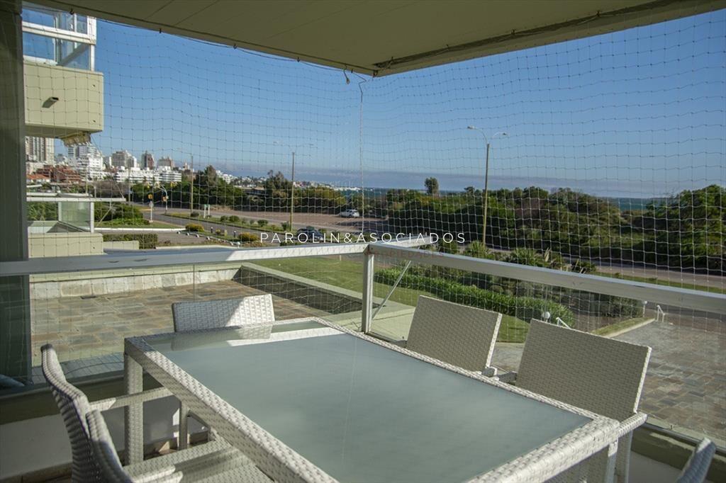 Hermoso apartamento en venta de 3 dormitorios en edificio M