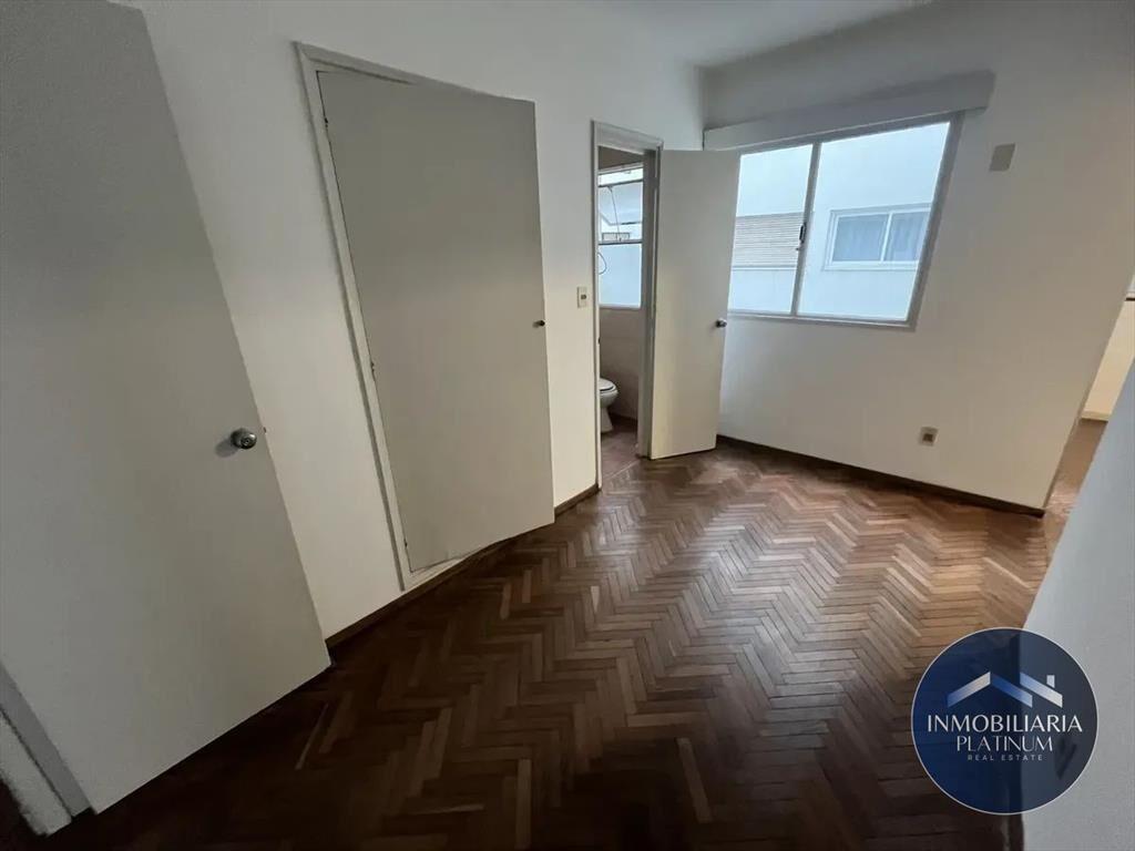 Apartamento en venta c/ cochera en Pocitos