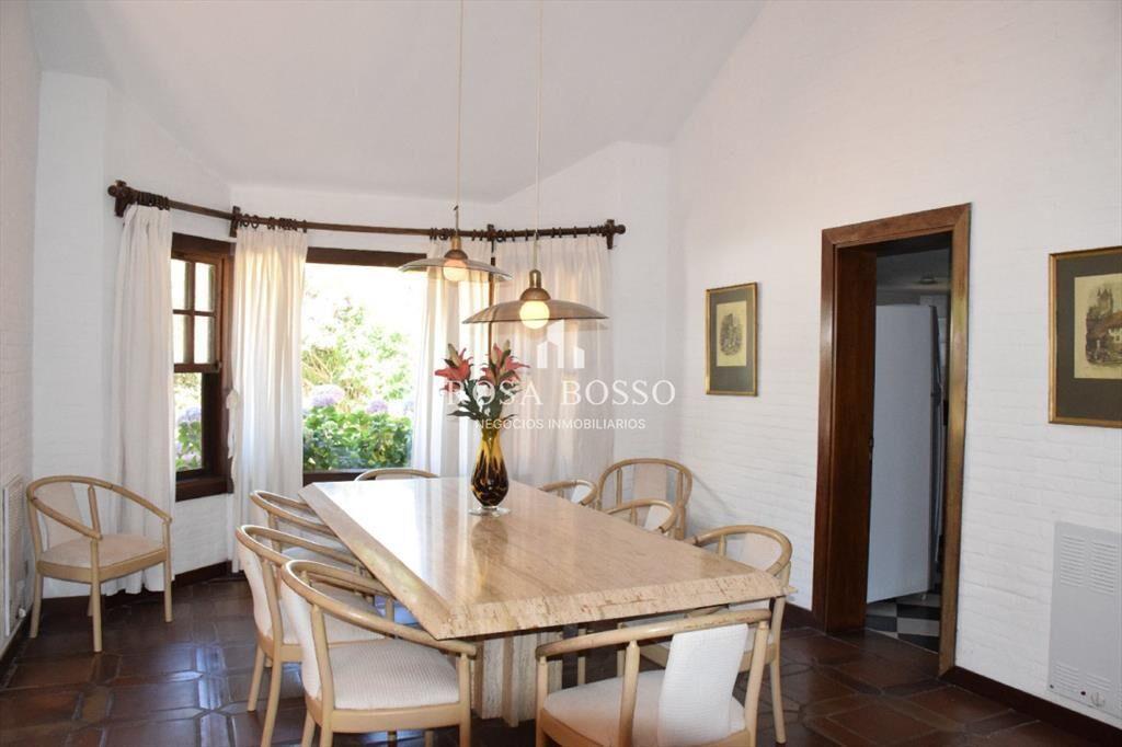 Hermosa propiedad con gran jardin en zona