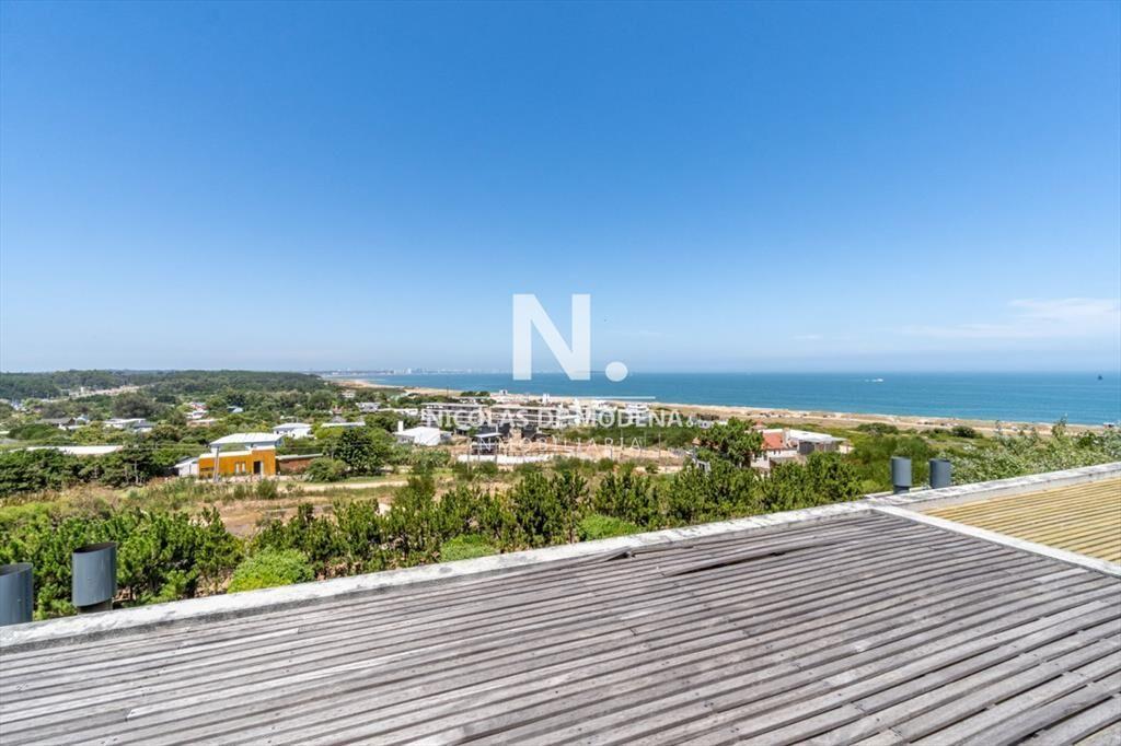 Vende Apartamento de 2 dormitorios frente al mar
