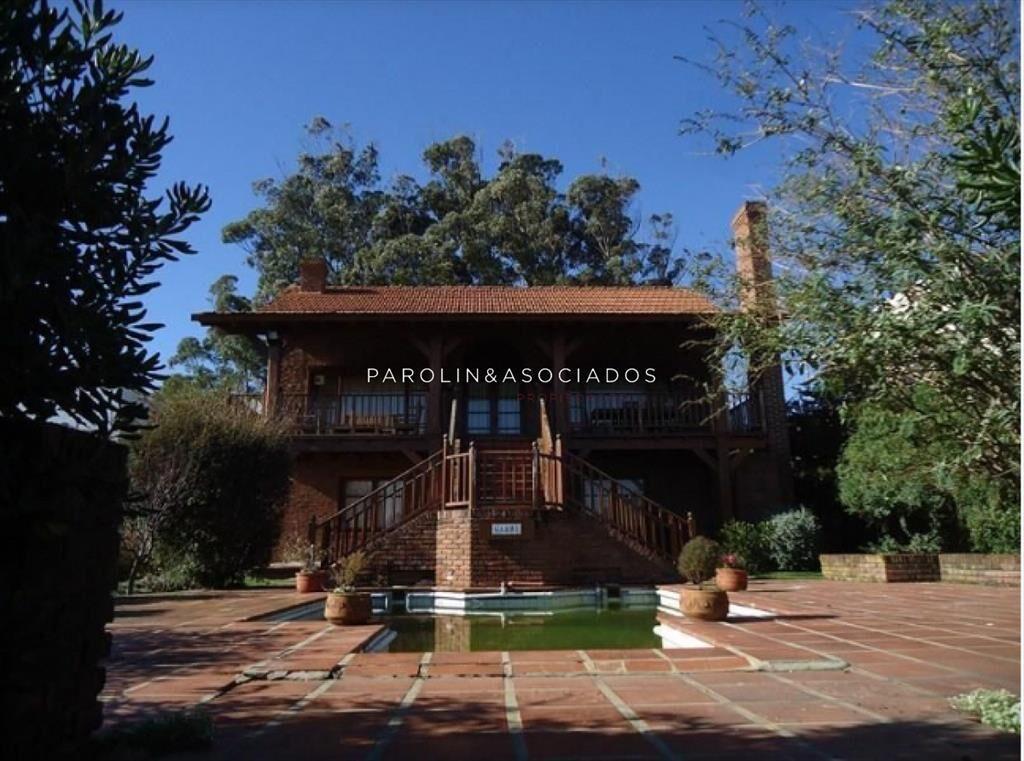 Venta de hermosa casa de 4 dormitorios en Punta Ballena