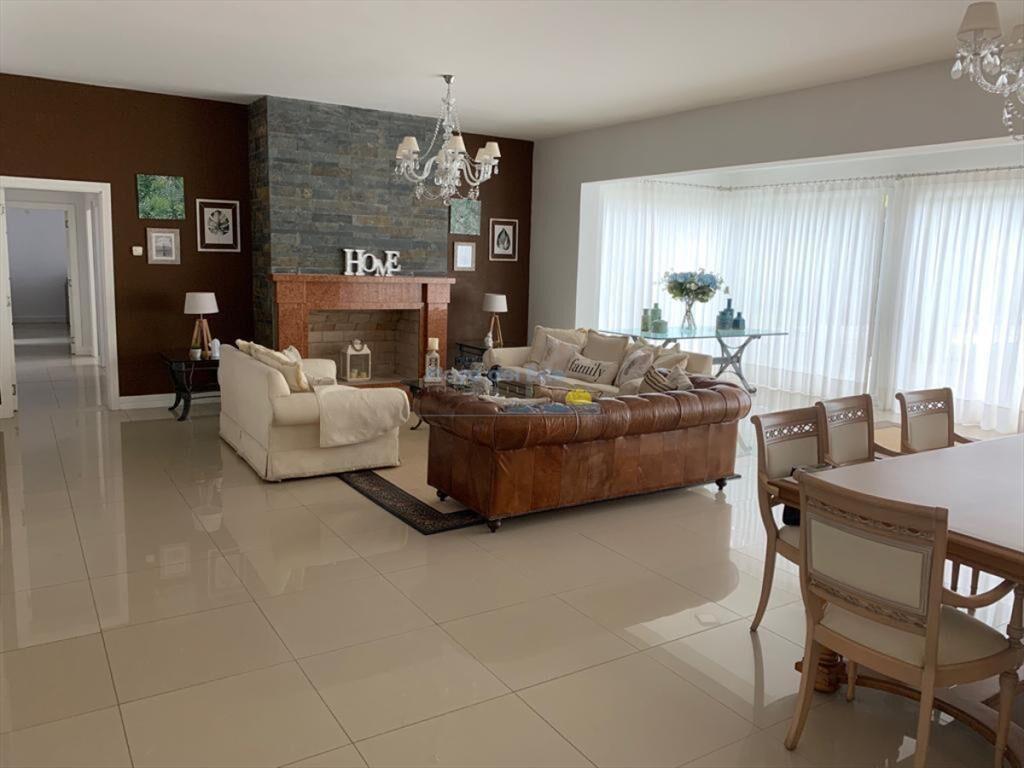 Moderna Casa de 4 Dormitorios en el Golf - Punta