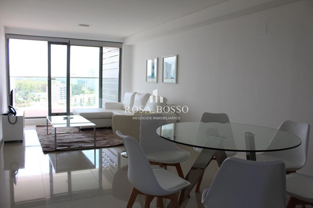 Apto 2 dorm, 2 baños y balcón