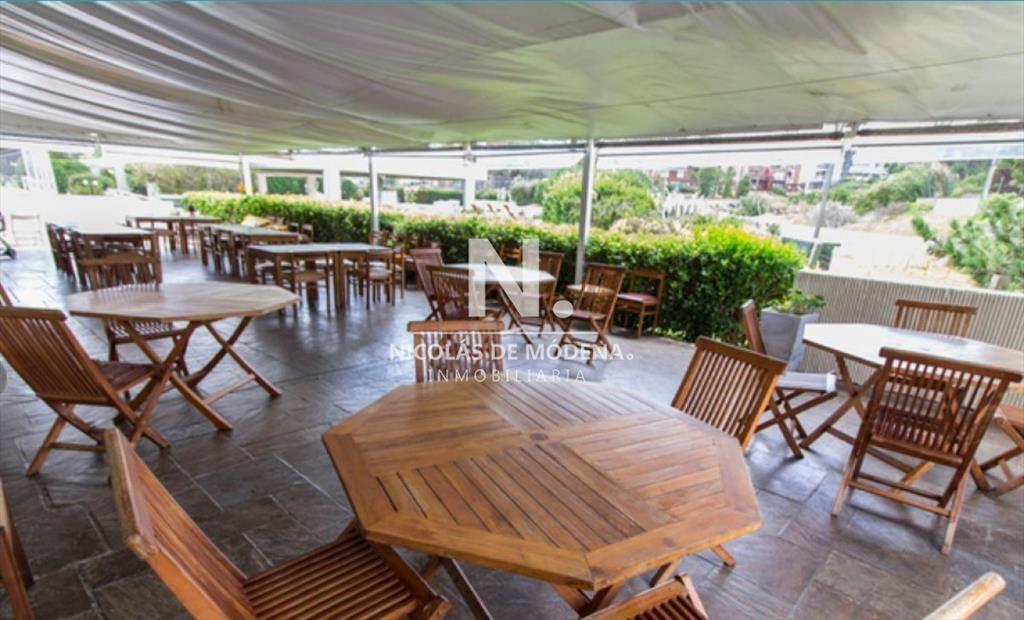Vende apartamento de 3 dormitorios en Playa Mansa