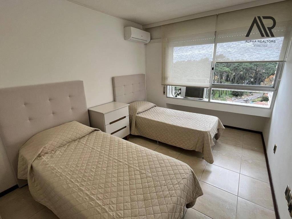 Apartamento en venta c/ cochera en Roosevelt