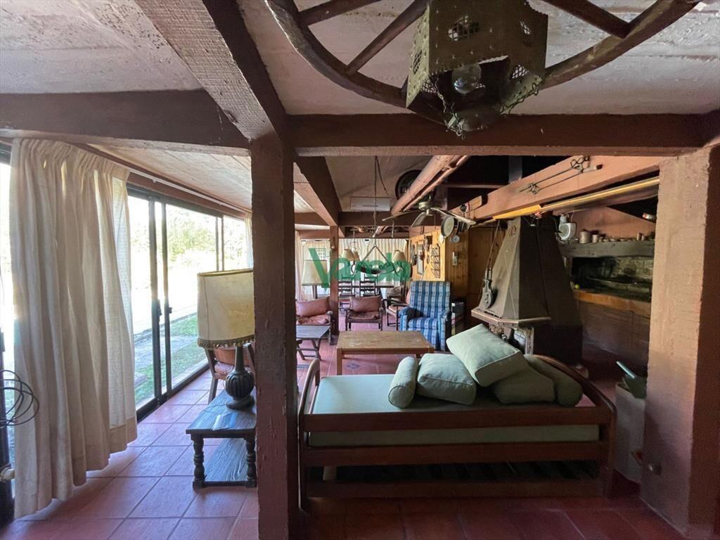 Casa de 4 dormitorios y 3 baños con piscina en