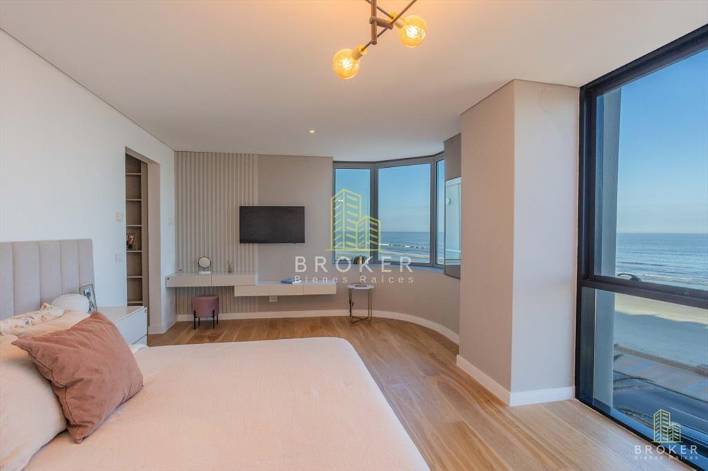 Apartamento en Rambla de Carrasco 4 dormitorios 5