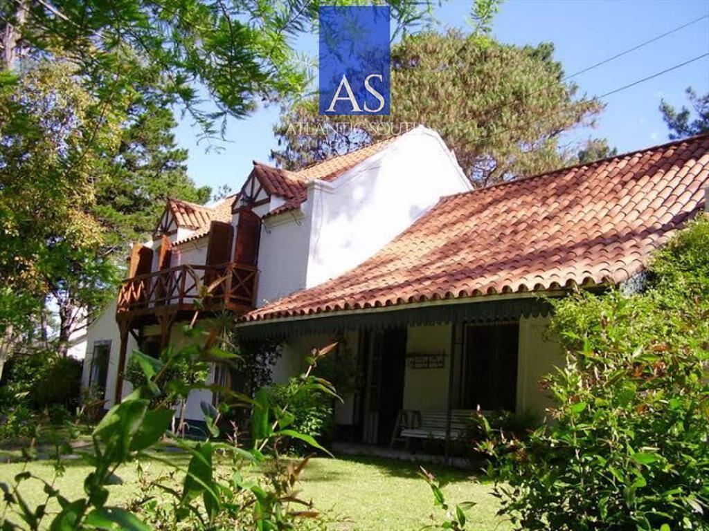 Casa 4 dormitorios en Playa Mansa Punta del Este